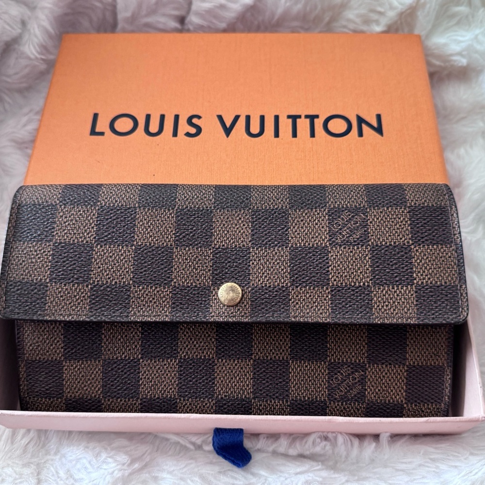 SOLD 💯LV DAMIER  Long wallet